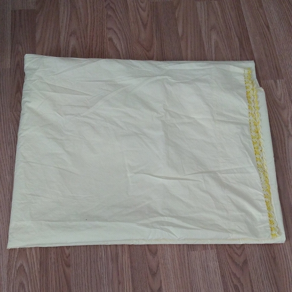 Penney's Percale Double Flat Sheet Yellow 81" X 108" - Picture 3 of 11